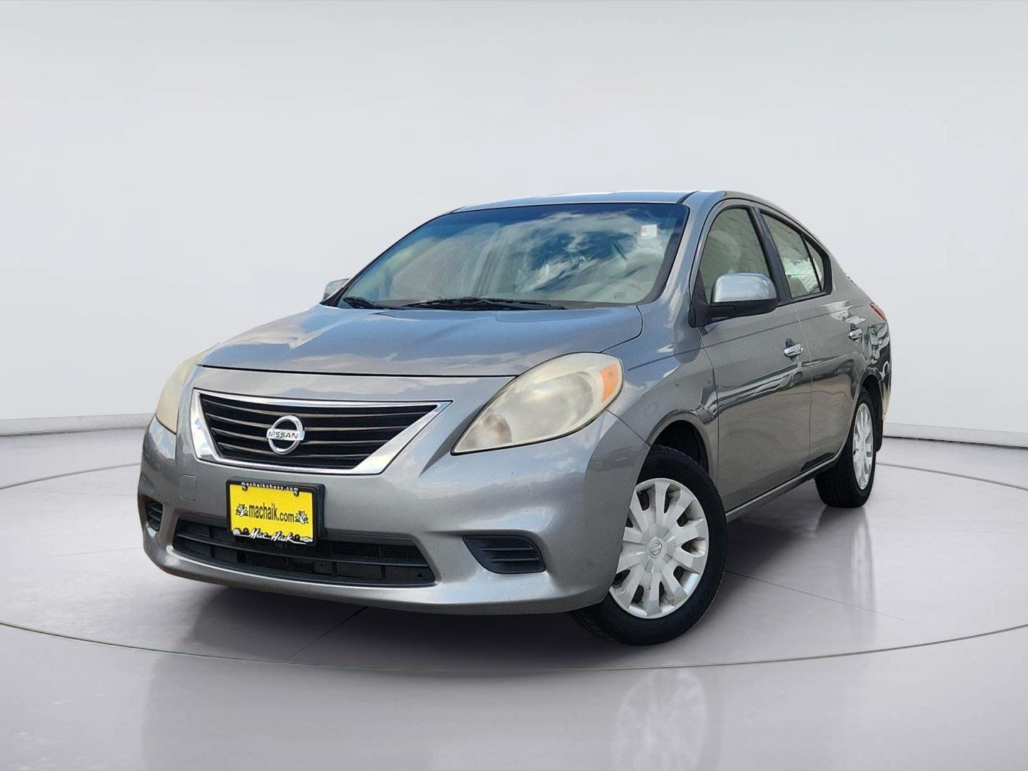 Used 2014 Nissan Versa SV FWD image 26