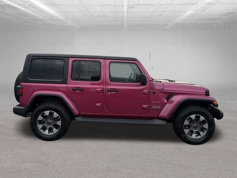 Used 2022 Jeep Wrangler Unlimited Sahara AWD/4WD image 14
