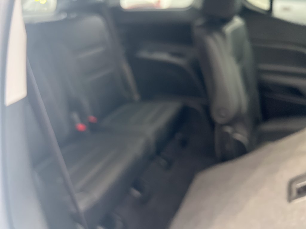 Used 2022 GMC Acadia SLT w/ Elevation Edition AWD/4WD image 28