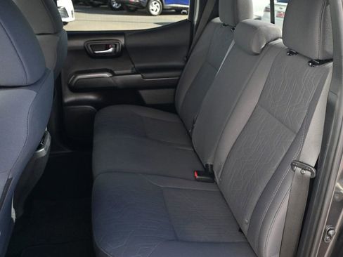 Used 2019 Toyota Tacoma TRD Sport image 14