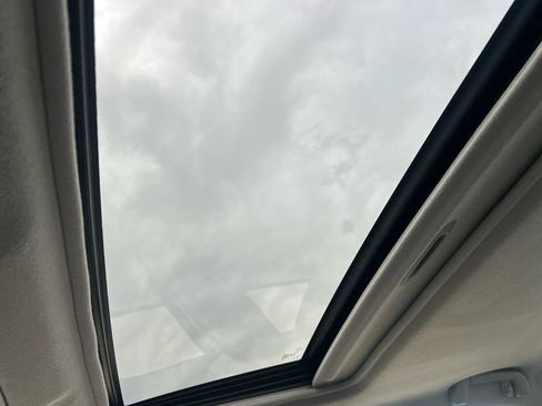 Used 2011 Toyota Camry Hybrid image 23