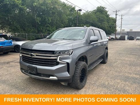 Used 2022 Chevrolet Suburban LT w/ LT Signature Package AWD/4WD image 7