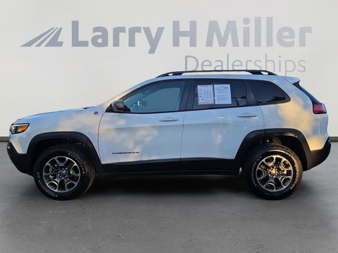 Used 2021 Jeep Cherokee Trailhawk AWD/4WD image 2