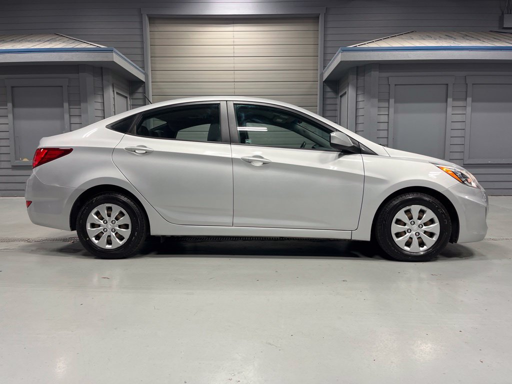 Used 2015 Hyundai Accent GLS FWD image 8