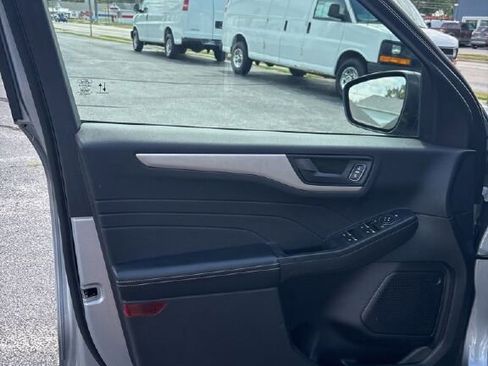 Used 2022 Ford Escape SE w/ Cold Weather Package image 23