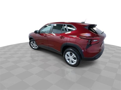 Certified 2025 Chevrolet Trax LS image 2