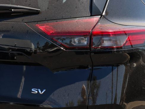 Used 2023 Nissan Rogue SV FWD image 13