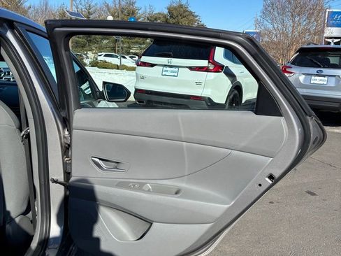 Used 2023 Hyundai Elantra SEL w/ Cargo Package image 40