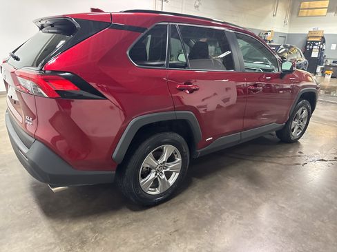 Used 2025 Toyota RAV4 XLE AWD/4WD image 3