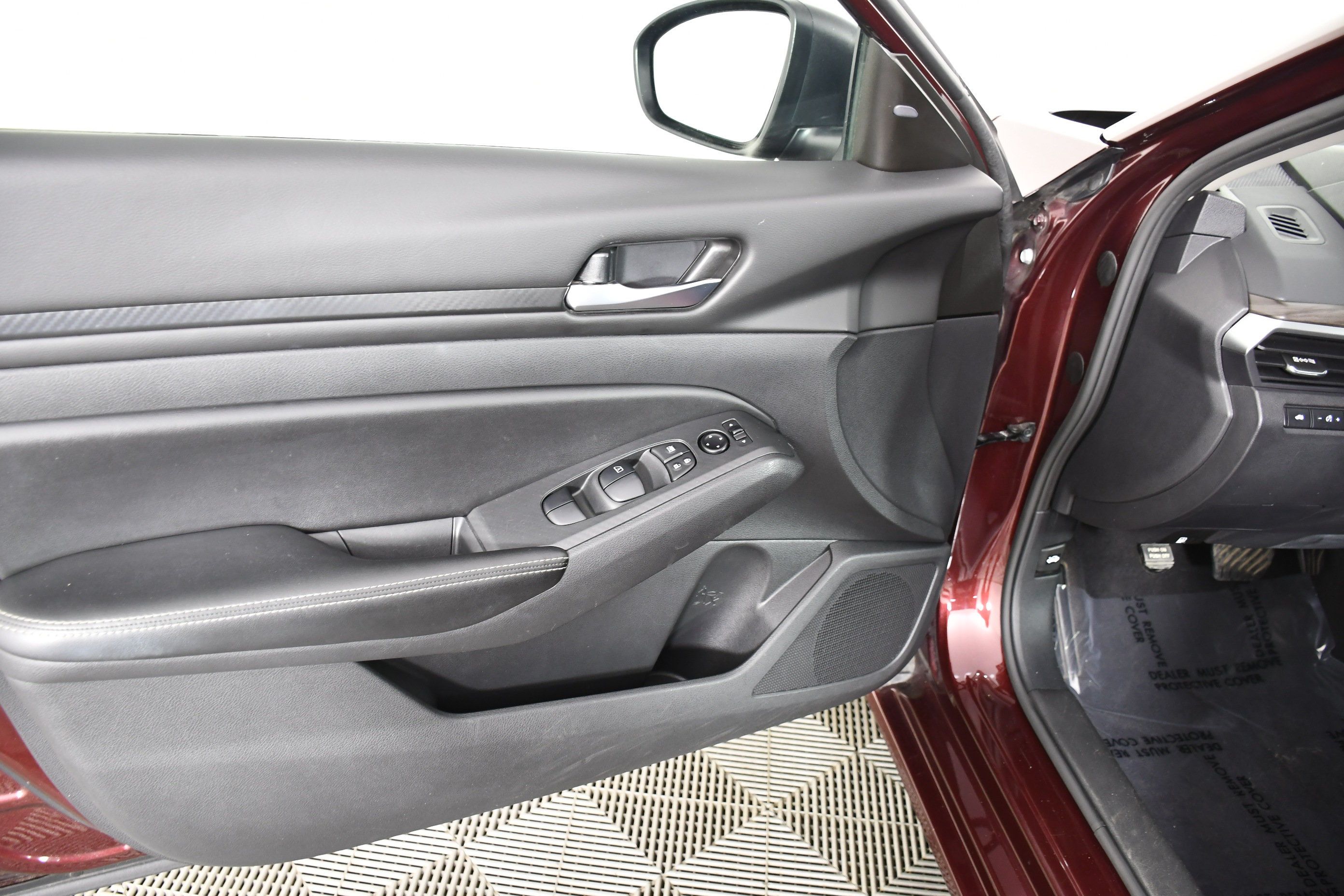 Used 2024 Nissan Altima 2.5 SV FWD image 34