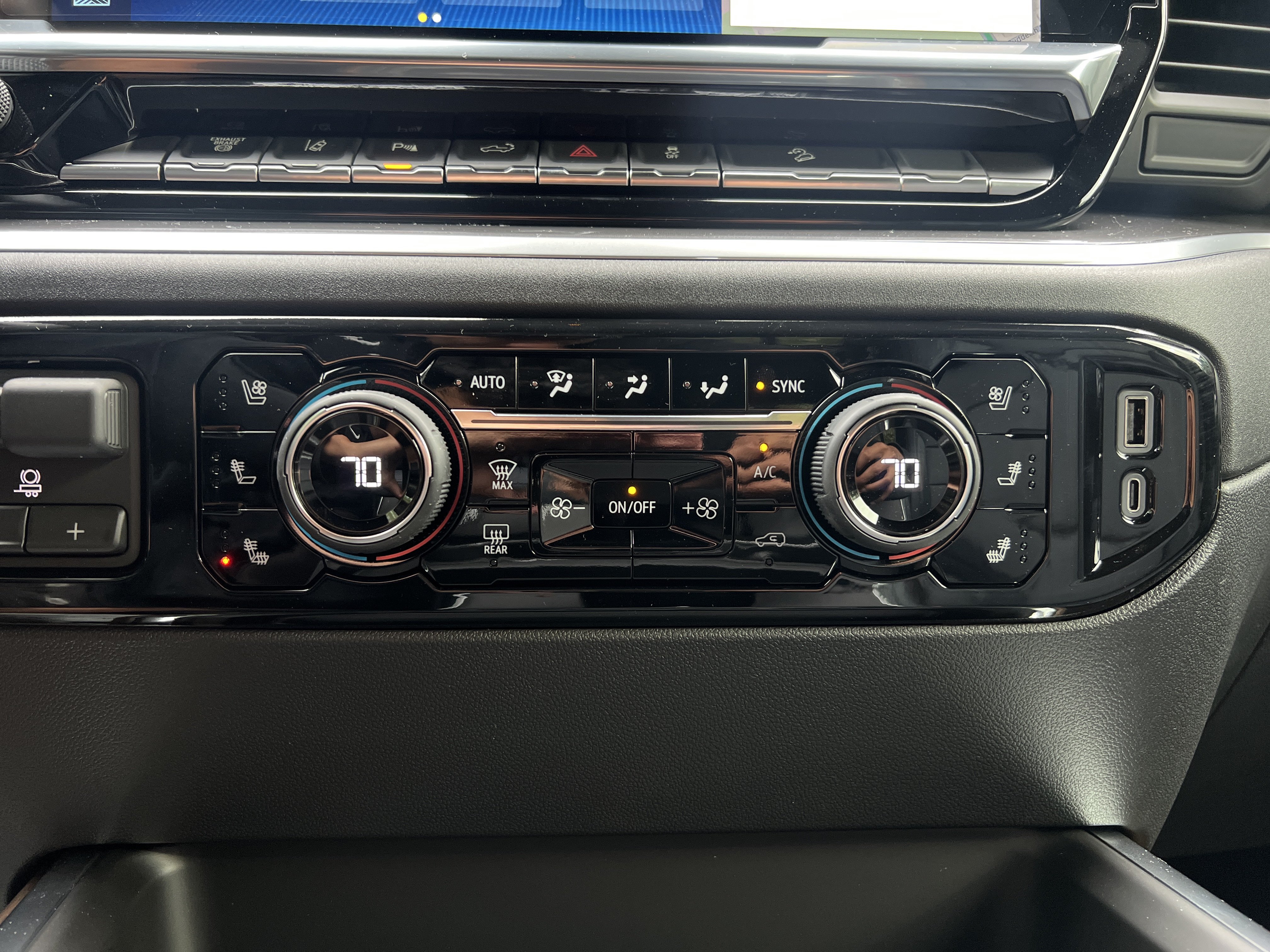 New 2026 Chevrolet Silverado 2500 High Country w/ High Country Premium Package AWD/4WD image 27
