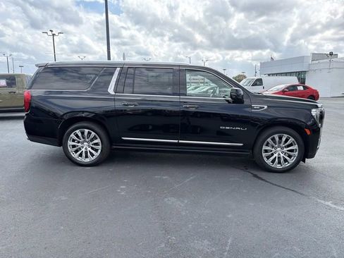 Used 2023 GMC Yukon XL Denali w/ Denali Reserve Package image 2