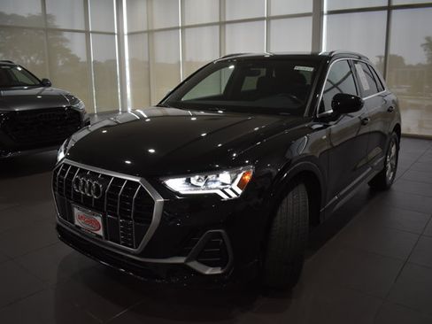 Used 2023 Audi Q3 2.0T Premium Plus w/ Premium Plus Package AWD/4WD image 2