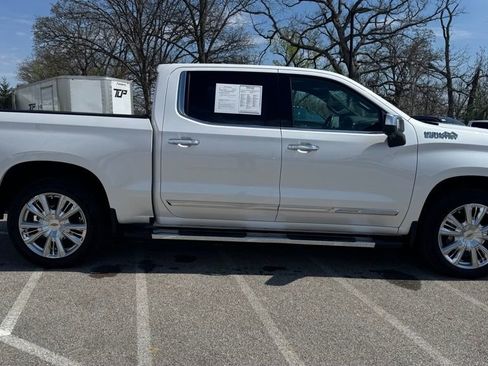 Used 2024 Chevrolet Silverado 1500 High Country w/ High Country Premium Package AWD/4WD image 2