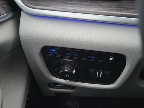 Used 2022 Jeep Grand Cherokee Overland image 26