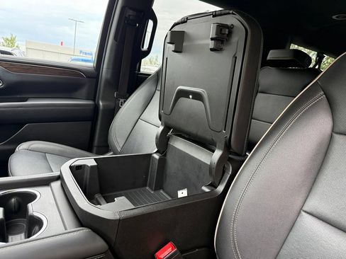 Used 2023 Chevrolet Suburban Premier RWD image 24
