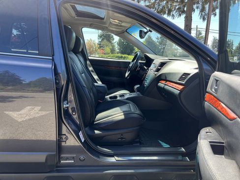 Used 2011 Subaru Outback 3.6R Limited w/ PWR Moonroof Pkg AWD/4WD image 24