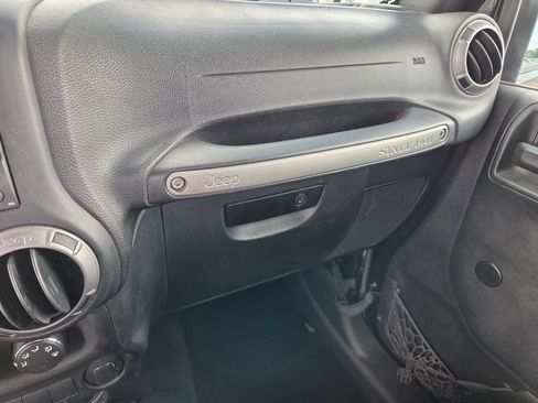 Used 2017 Jeep Wrangler Sport w/ Connectivity Group AWD/4WD image 25
