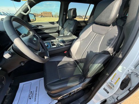 Used 2024 Jeep Wagoneer Series II w/ Premium Group I image 10