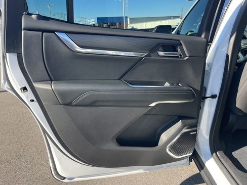 Used 2025 GMC Acadia Elevation image 12