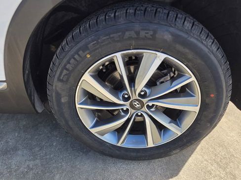 Used 2019 Hyundai Santa Fe FWD image 11