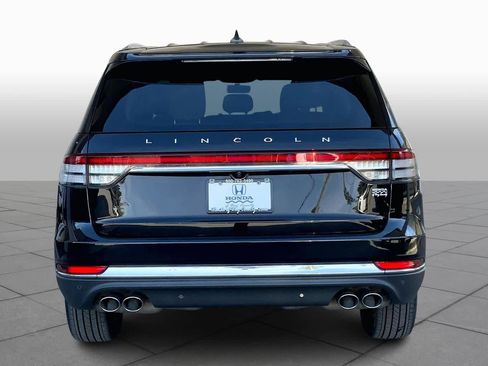 Used 2023 Lincoln Aviator AWD image 4