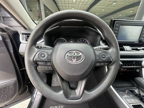 Used 2020 Toyota RAV4 XLE w/ Convenience Package FWD image 19