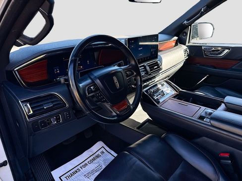 Used 2023 Lincoln Navigator Reserve image 10