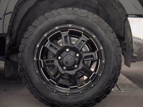 Used 2017 Toyota Tundra SR5 w/ SR5 Upgrade Package image 14