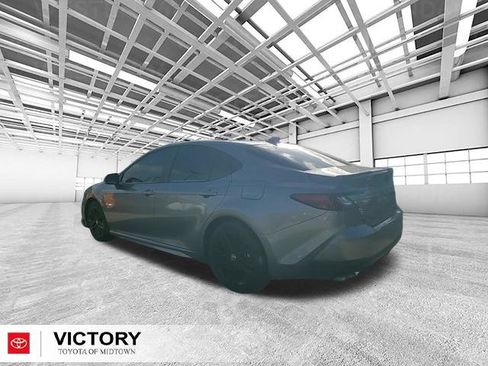 Used 2025 Toyota Camry SE image 5