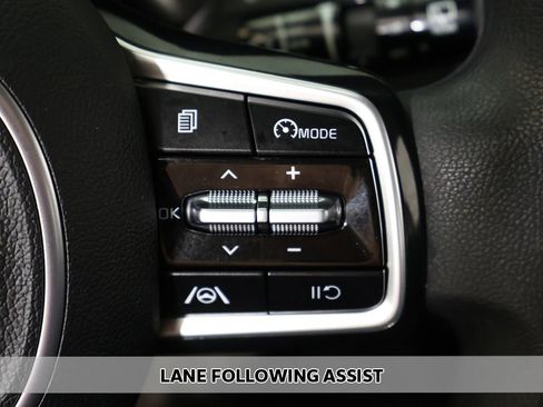 Used 2022 Kia Sorento LX FWD image 3