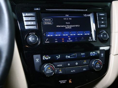 Used 2020 Nissan Rogue SV image 25