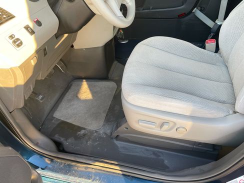 Used 2012 Toyota Sienna LE image 29