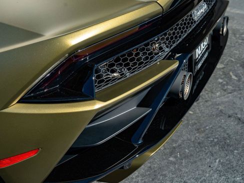Used 2023 Lamborghini Huracan EVO RWD image 28