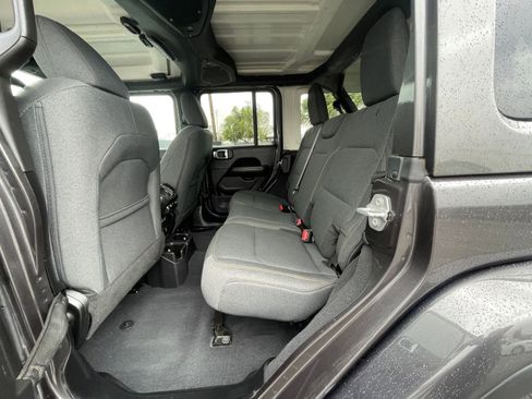 Used 2025 Jeep Wrangler Sahara image 25