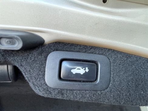 Used 2011 Lexus LS 460 image 42