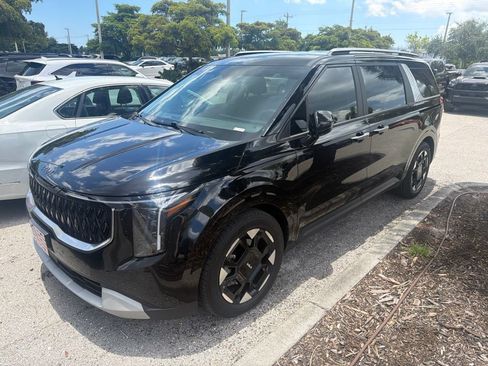 Used 2025 Kia Carnival EX FWD image 2