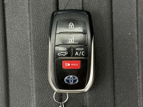 Used 2022 Toyota RAV4 SE w/ Weather & Moonroof Package AWD/4WD image 22