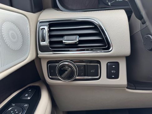 Used 2018 Lincoln Navigator Reserve w/ Technology Package image 41