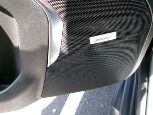 Used 2025 Chevrolet Suburban Premier AWD/4WD image 8