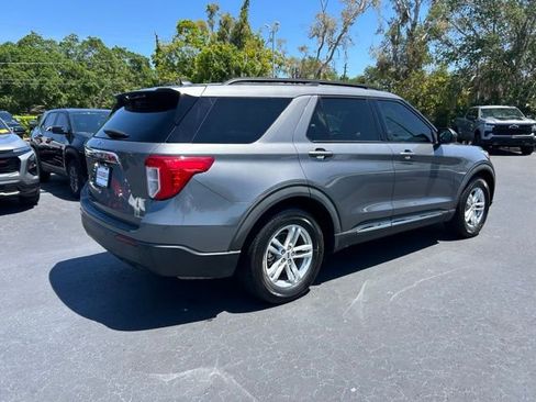 Used 2022 Ford Explorer XLT image 6
