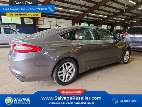 Used 2014 Ford Fusion SE w/ Equipment Group 202A FWD image 4