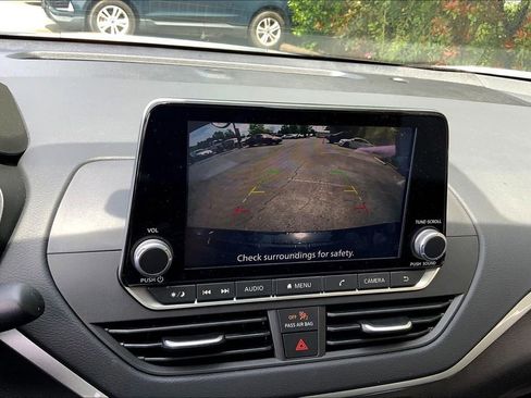 Used 2025 Nissan Altima 2.5 S image 11