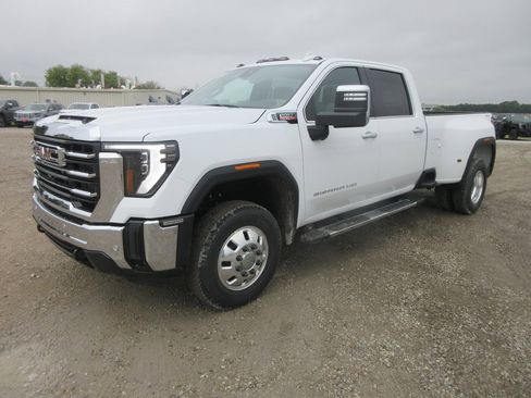 New 2026 GMC Sierra 3500 SLT w/ SLT Premium Package image 11