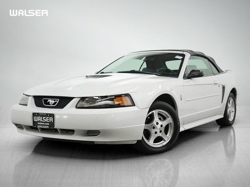 Used 2002 Ford Mustang Convertible RWD image 1