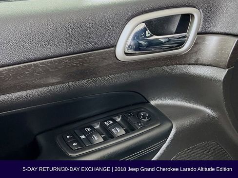 Used 2018 Jeep Grand Cherokee Altitude image 23