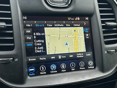 Used 2018 Chrysler 300 S w/ 300S Premium Group image 17