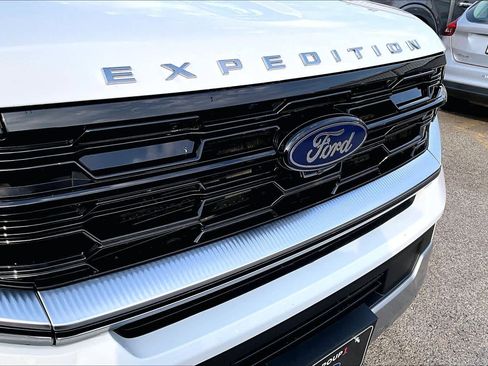 Used 2025 Ford Expedition Platinum image 30