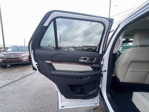 Used 2019 Ford Explorer Platinum AWD/4WD image 11