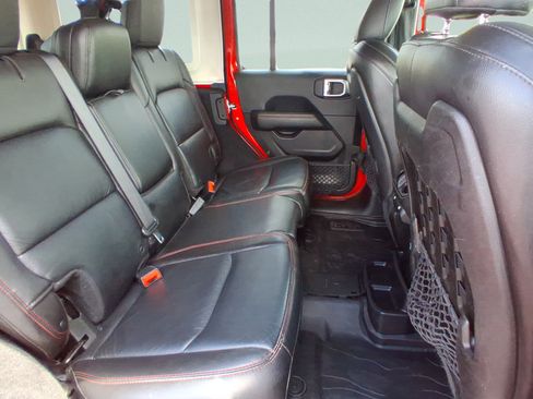 Used 2018 Jeep Wrangler Unlimited Rubicon w/ Dual Top Group AWD/4WD image 19